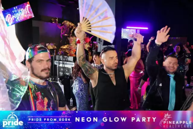 🔆Cheers to that midweek glow-up! ✨ ⁠⁠Whether you aced a project or just survived Monday and Tuesday, let’s keep the good vibes rolling. 😃🌈⁠⁠📣 Here's to more wins, big and small! 🏆️⁠⁠🫶🏾 What’s your little victory this week?💪🏾