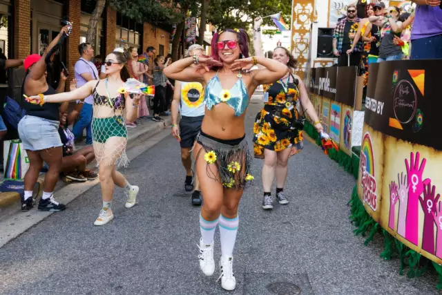 🌈 Happy Motivational Monday, everyone! 🌻 ⁠⁠☀️🌴Let’s kick off this week with some vibrant energy and love! Whether you're prepping for Pride 2026 or just diving into your daily routine, remember to embrace your true self and shine bright. ✨ 🕶️⁠⁠👉🏾 What are you looking forward to this week? Let’s lift each other up! 💖